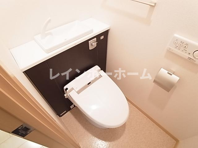 フォルトゥーナのトイレ|ゆったりとスペースのある洗面所