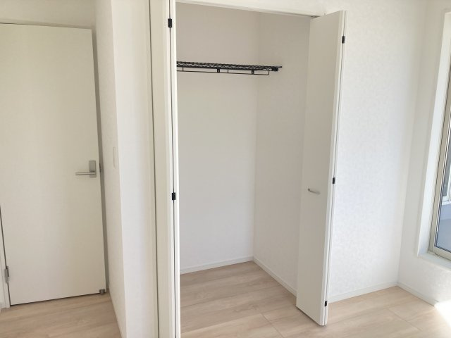 クレイドルガーデン前橋市今井町第１　２号棟の収納|【イメージ画像】２階洋室２収納です