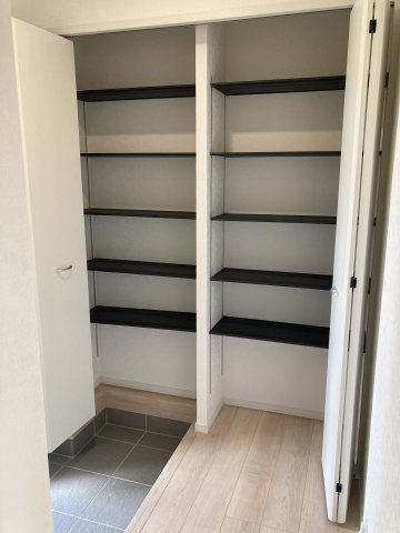 クレイドルガーデン前橋市今井町第１　２号棟の玄関|【イメージ画像】シューズボックス完備の玄関