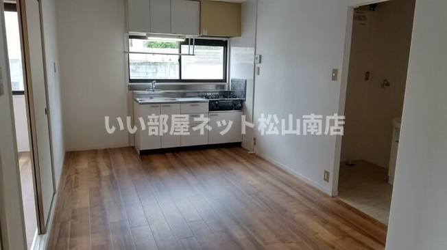 【居間・リビング】 | ファミール三好　A棟