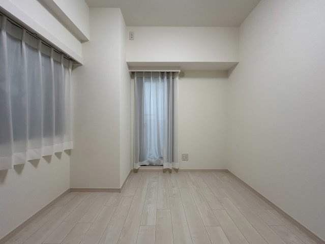 第二の横浜とも言える新横浜。その歴史は、興味あれば調べてみて下さい。４階の角部屋ですが、一度ご覧になってみてほしいと思います。新横浜に住まうその意義を感じる【新横浜サニーコート】リフォームの収納|納戸扱いです。