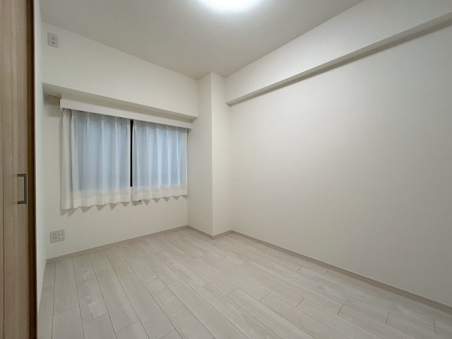 第二の横浜とも言える新横浜。その歴史は、興味あれば調べてみて下さい。４階の角部屋ですが、一度ご覧になってみてほしいと思います。新横浜に住まうその意義を感じる【新横浜サニーコート】リフォームの収納|納戸扱いです。