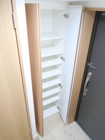ラクラス市川の玄関