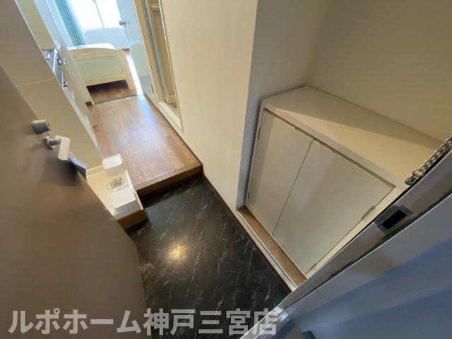 ノベラ海岸通の玄関
