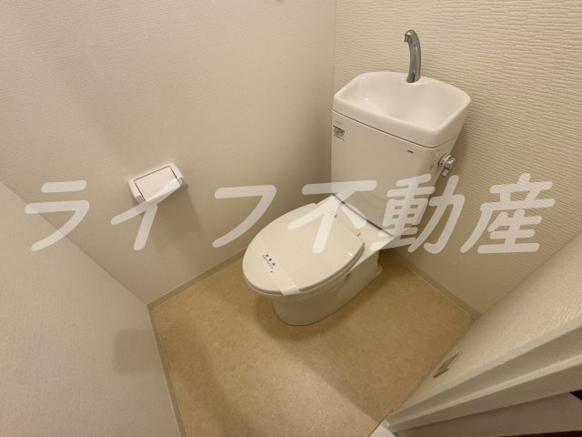 ボングービルのトイレ|落ち着いた色調のトイレです