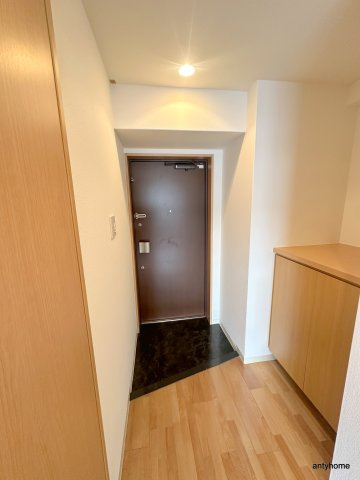 レジデンス本町　仲介手数料無料の玄関