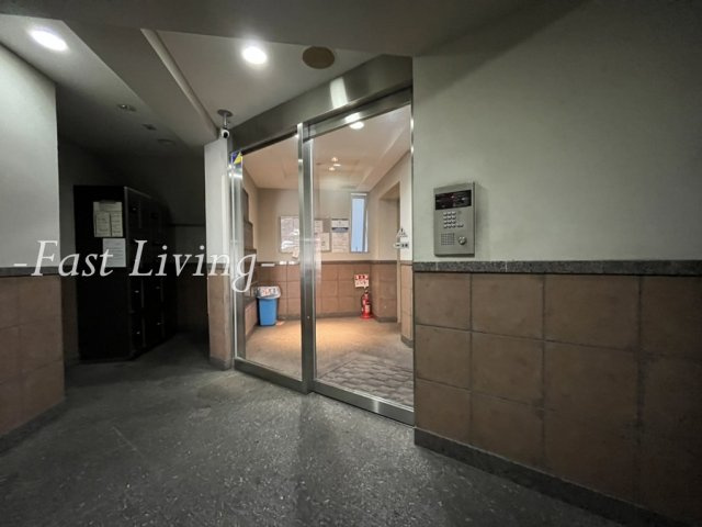 メビウス新宿御苑のロビー