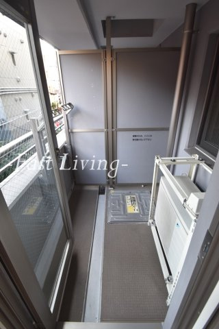エスティメゾン四谷坂町のバルコニー