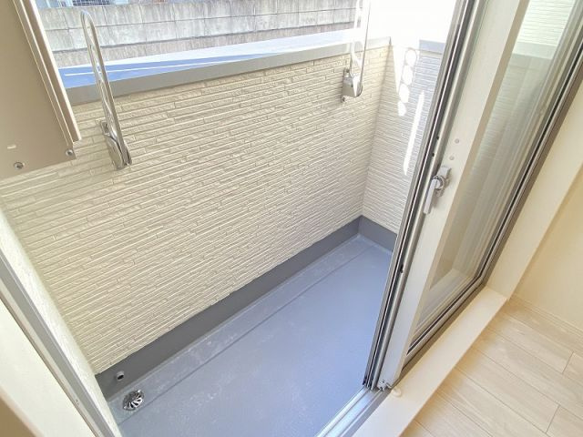 福岡市城南区西片江２丁目のアパートのバルコニー