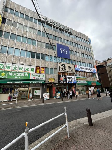トーシン信濃町駅前ビルの外観