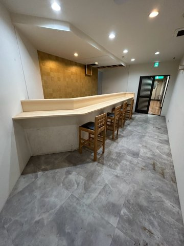 トーシン信濃町駅前ビルのロビー
