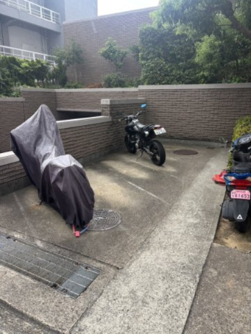 ブルームライフ兵庫の駐車場|バイク置場