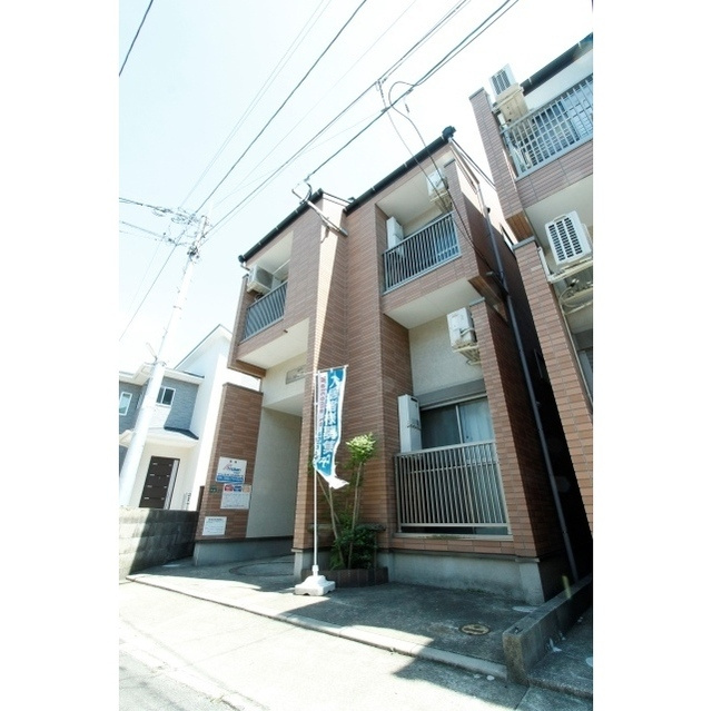 福岡市早良区室見４丁目のアパートのエントランス