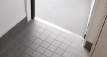 エミール赤塚の玄関