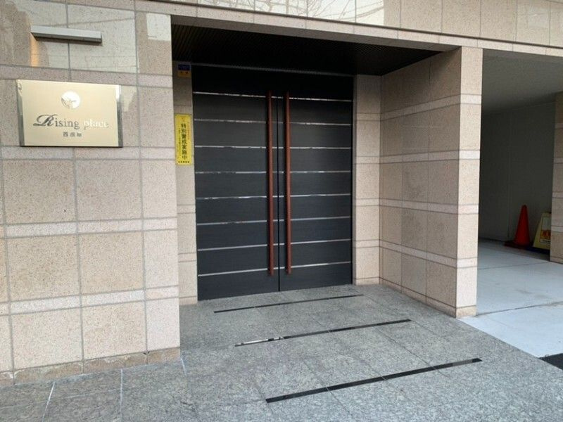 Rising place 西浅草のエントランス