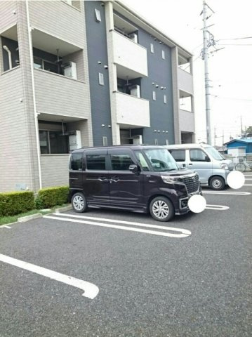 フォーエバーＡの駐車場