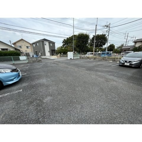 エルディムパークサイドの駐車場