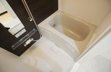 和光市中央２丁目のアパートの浴室