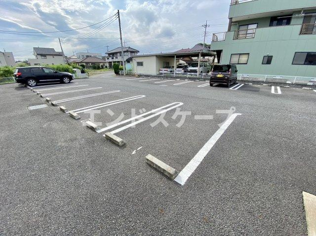 ウィステリアの駐車場|高崎、前橋エリアのお部屋探しはエンドスケープまで！お客様の理想お聞かせ下さい♪