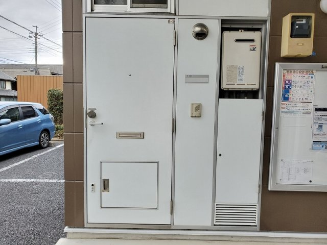 レオパレスエスト　プロスペールの玄関