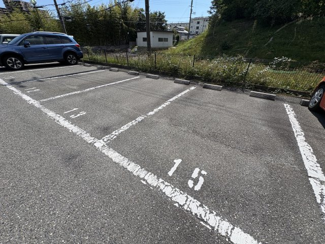 ソレアードC棟の駐車場