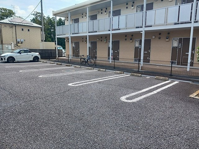 パインズデフィⅡの駐車場