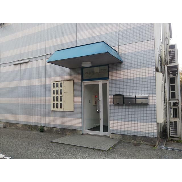 信光第一ビルのエントランス