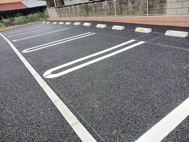アルドーレⅡの駐車場