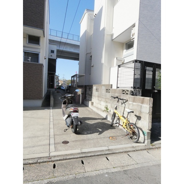 福岡市城南区片江４丁目のアパートの庭