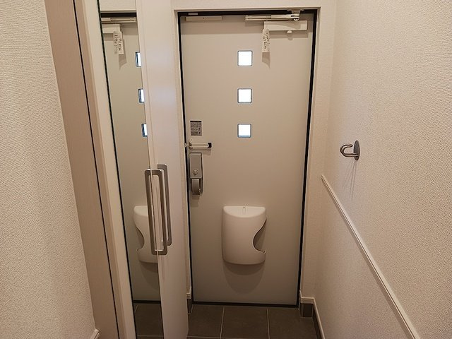 ヒカルサ鷲宮の玄関