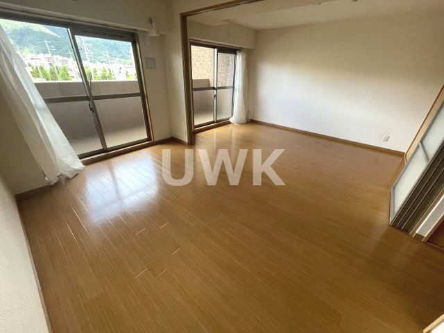 コンフォーレ栗栖野の居間・リビング