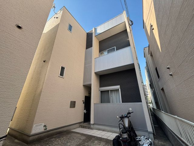 福岡市東区馬出１丁目のアパートの庭