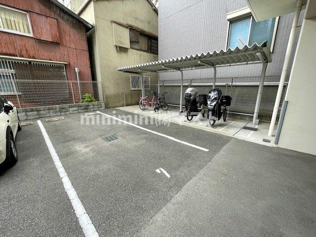 サンク　ステルの駐車場
