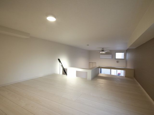 福岡市東区三苫５丁目のアパートの居間・リビング