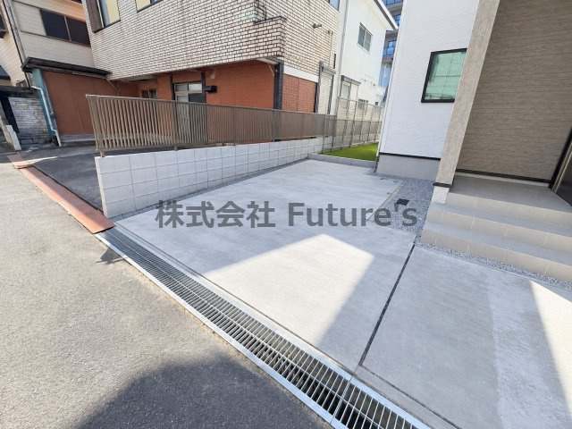 三郷市高州2丁目　新築戸建　全1棟の駐車場|カースペース2台分駐車可能