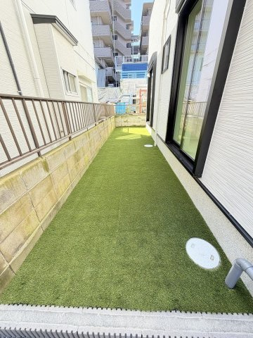 三郷市高州2丁目　新築戸建　全1棟の庭|ちょっとした庭付きです