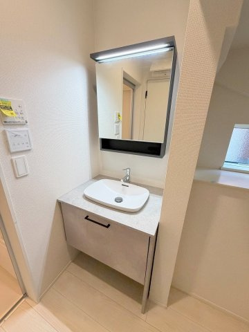 三郷市高州2丁目　新築戸建　全1棟の独立洗面台|オシャレな独立洗面台です