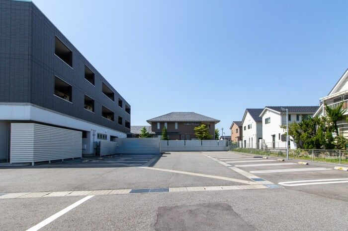 グランツ・アスカの駐車場