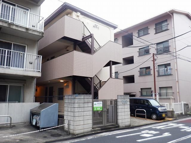 リビオ新田のエントランス