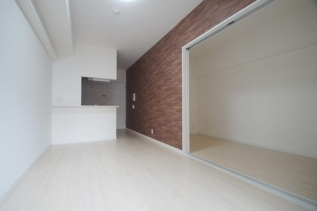 福岡市博多区博多駅東３丁目の賃貸マンションの居間・リビング|物件の画像3