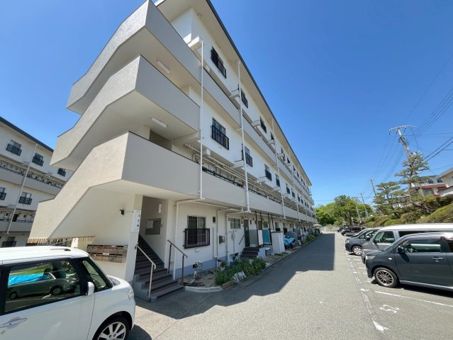 松ヶ丘住宅16号棟の外観