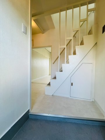 松ヶ丘住宅16号棟の玄関