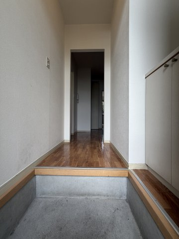 HOUSEアルバの玄関