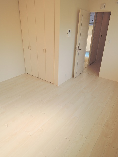 アストワールの居間・リビング|★明るいフローリングの角部屋です★