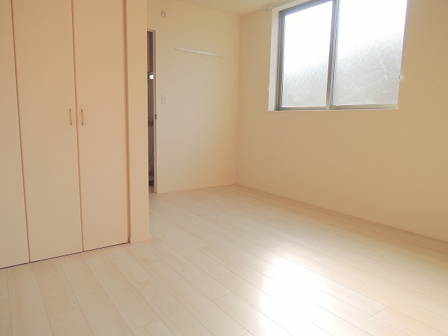 アストワールの居間・リビング|★明るいフローリングの角部屋です★