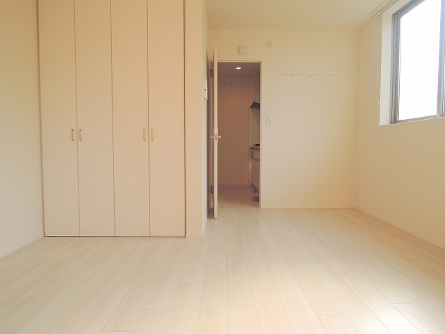 アストワールの居間・リビング|★明るいフローリングの角部屋です★