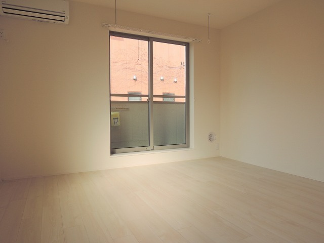 アストワールの寝室|★明るいフローリングの角部屋です★