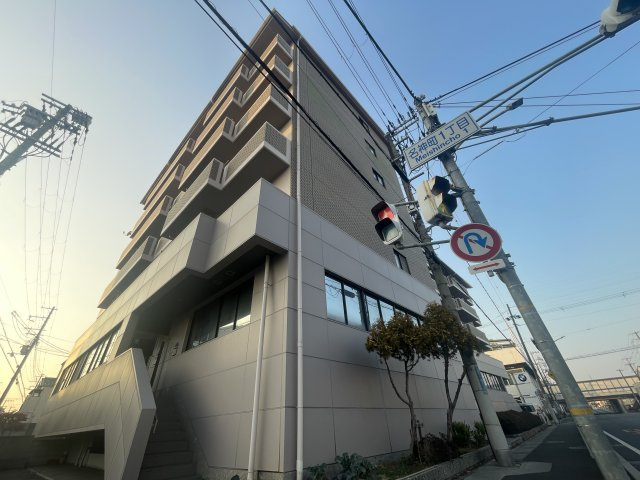 メルクマール大西の外観