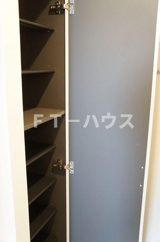 リブリ・船橋宮本の玄関