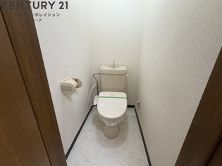 温水洗浄便座付きのトイレです♪